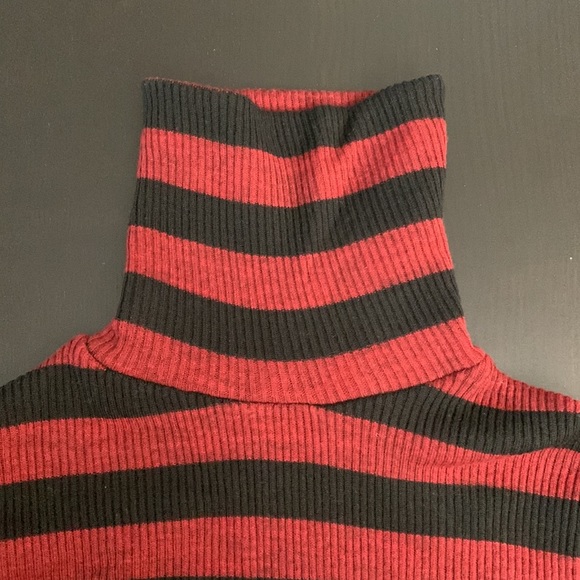 Red and black striped turtleneck size S - Picture 3 of 6